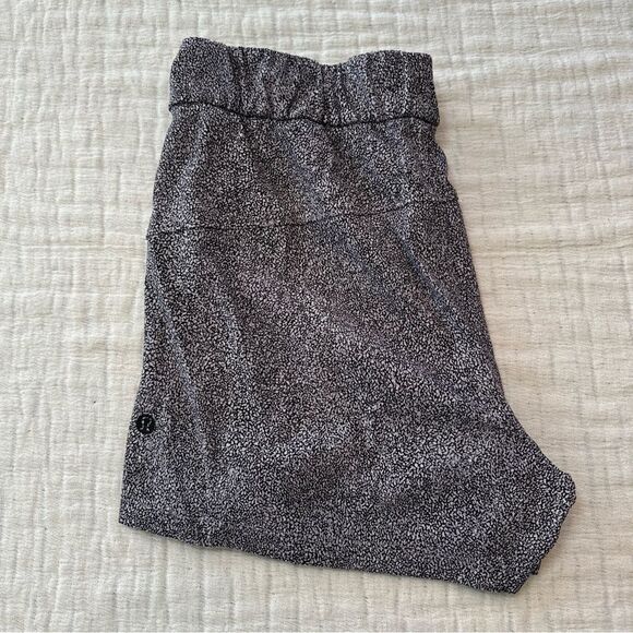 Lululemon On The Fly Short 2.5" Speckled Size 6 - Picture 1 of 9